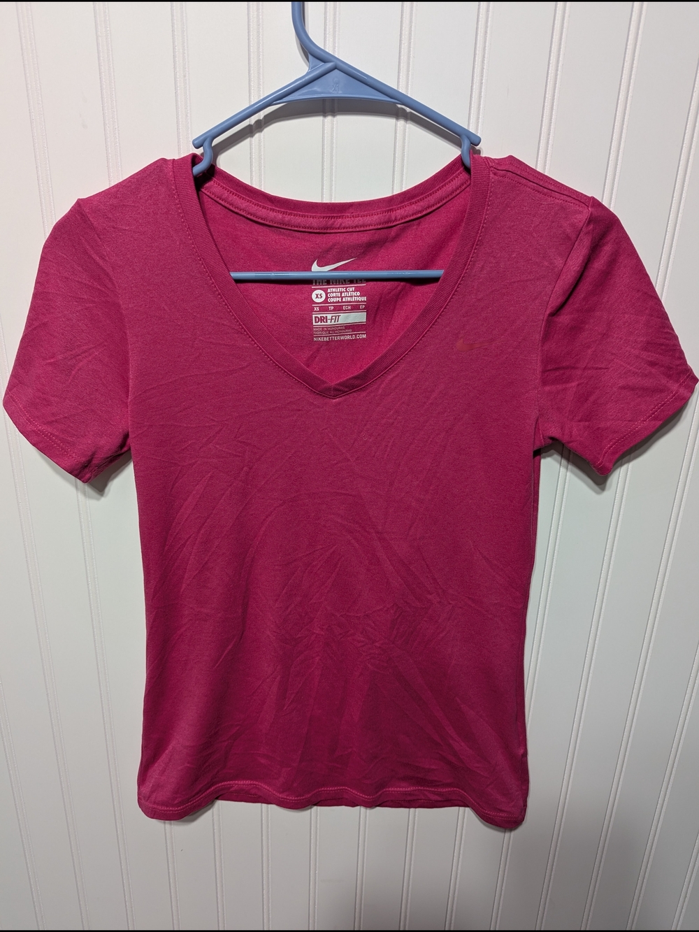 Nike Women's Short Sleeve V-Neck Tee in Fuchsia